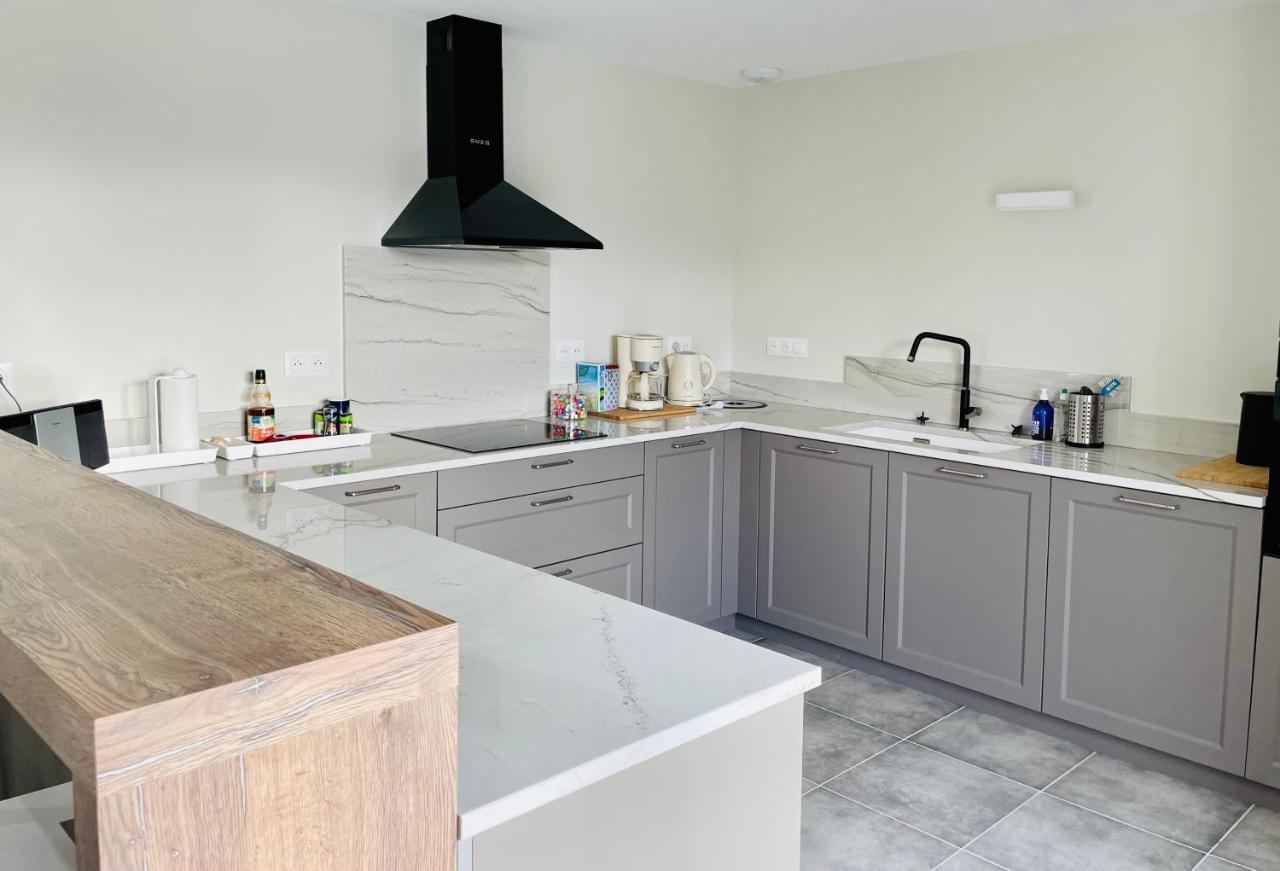 Chez La Rose Luxueuse Cottage Avec Jacuzzi Rouvres-la-Chetive ภายนอก รูปภาพ