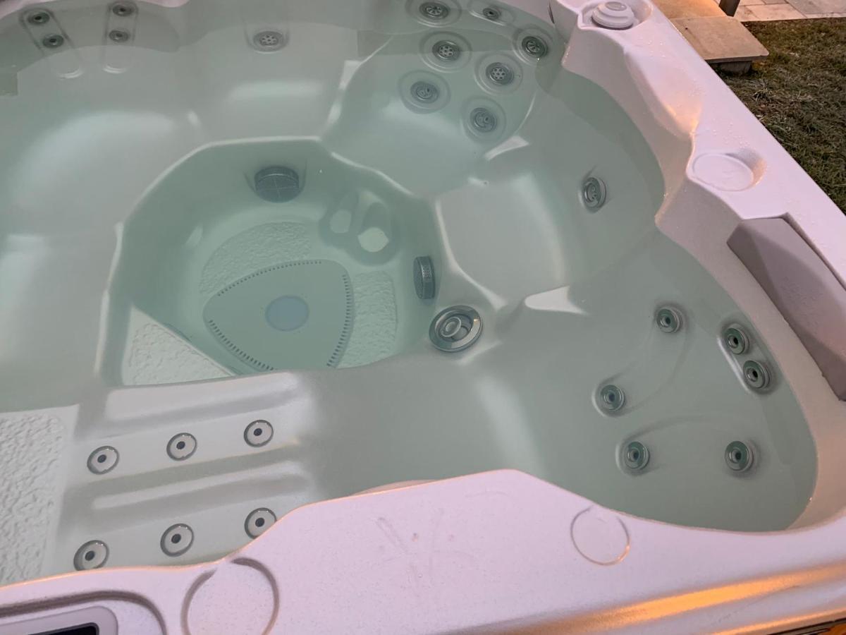 Chez La Rose Luxueuse Cottage Avec Jacuzzi Rouvres-la-Chetive ภายนอก รูปภาพ