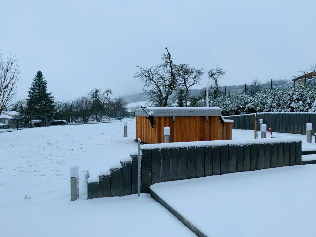 Chez La Rose Luxueuse Cottage Avec Jacuzzi Rouvres-la-Chetive ภายนอก รูปภาพ