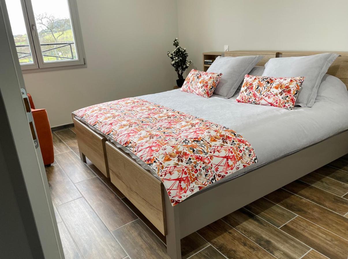 Chez La Rose Luxueuse Cottage Avec Jacuzzi Rouvres-la-Chetive ภายนอก รูปภาพ