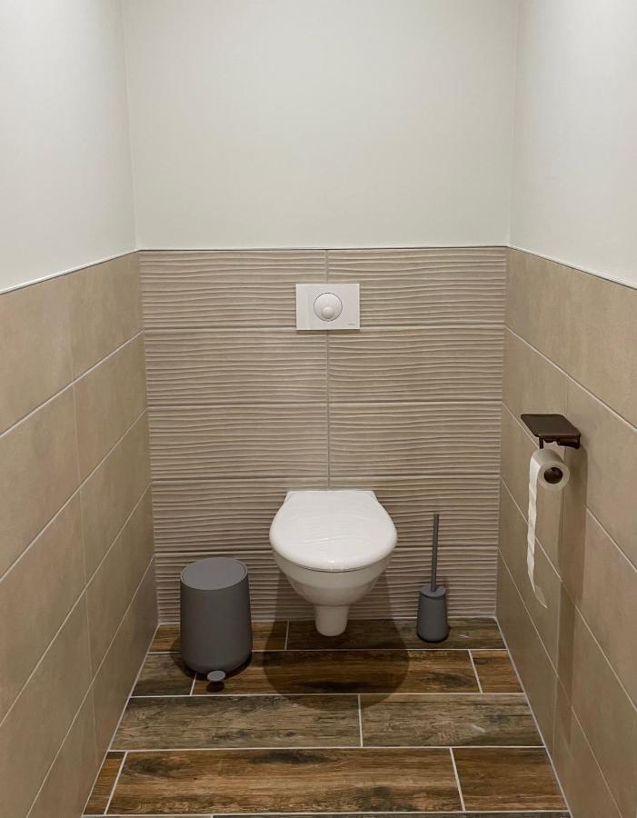 Chez La Rose Luxueuse Cottage Avec Jacuzzi Rouvres-la-Chetive ภายนอก รูปภาพ