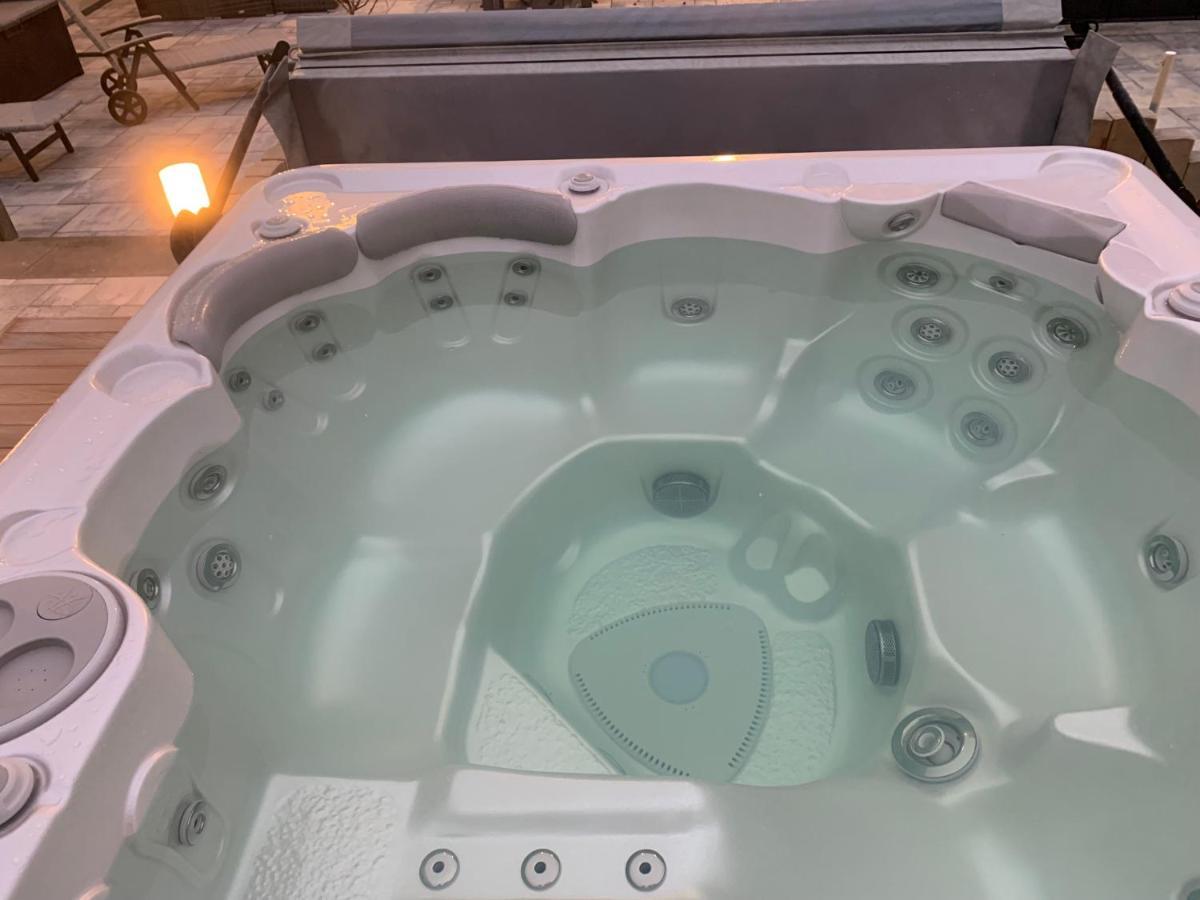 Chez La Rose Luxueuse Cottage Avec Jacuzzi Rouvres-la-Chetive ภายนอก รูปภาพ